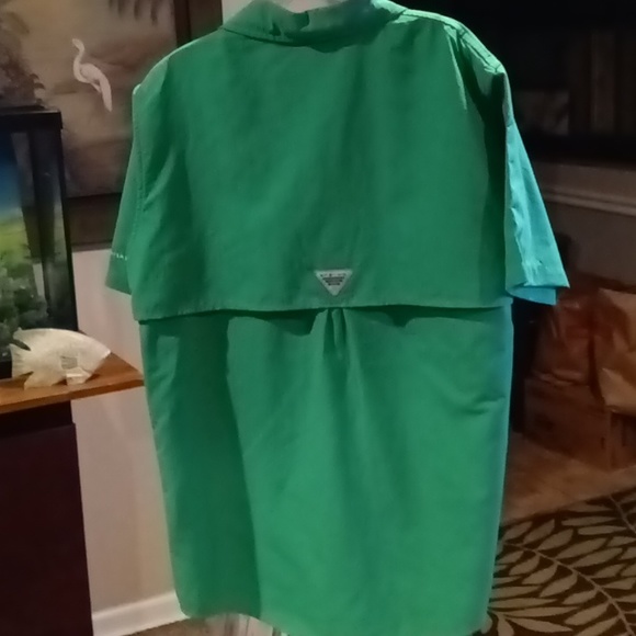 FINAL PRICE Columbia PFG kelly green s/s shirt w mesh backing, flap in back Lg - Picture 4 of 7